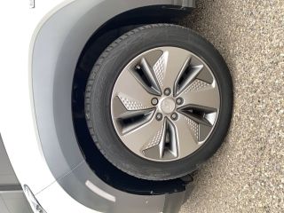 04100 : Hyundai Manosque - Pedinielli - HYUNDAI KONA ELECTRIC Executive - KONA ELECTRIQUE - BLANC - Automate à fonct. Continu - Courant électrique
