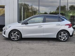 57685 : Hyundai Metz - Theobald Automobiles - HYUNDAI i20 - i20 - Sleek Silver Métal/Toit/rétros Black - Traction - Essence/Micro-Hybride