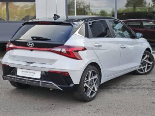 57685 : Hyundai Metz - Theobald Automobiles - HYUNDAI i20 - i20 - Sleek Silver Métal/Toit/rétros Black - Traction - Essence/Micro-Hybride