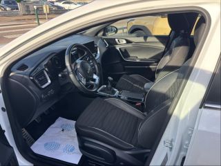 89100 : Hyundai Sens - APS - KIA Ceed - Ceed - Blanc Sensation nacré - Traction - Essence