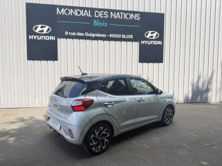 41000 : Hyundai Blois - Mondial Auto - HYUNDAI i10 - i10 - Sleek Silver Métal/Toit/rétros Black - Traction - Essence
