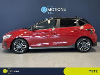 57100 : Hyundai Thionville - Théobald Automobiles - HYUNDAI i20 - i20 - Dragon Red Métal/Toit/rétro Black - Traction - Essence/Micro-Hybride