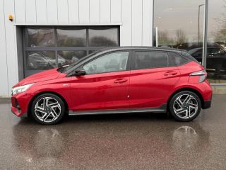 57685 : Hyundai Metz - Theobald Automobiles - HYUNDAI i20 - i20 - Dragon Red Métal/Toit+rétros Black - Traction - Essence