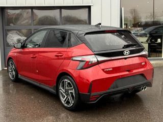 57685 : Hyundai Metz - Theobald Automobiles - HYUNDAI i20 - i20 - Dragon Red Métal/Toit+rétros Black - Traction - Essence