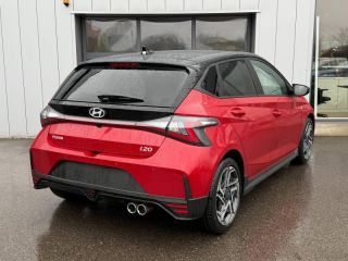 57685 : Hyundai Metz - Theobald Automobiles - HYUNDAI i20 - i20 - Dragon Red Métal/Toit+rétros Black - Traction - Essence