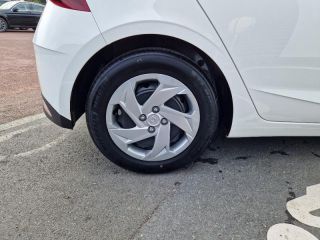 14100 : Hyundai Lisieux - Trajectoire Automobiles - HYUNDAI i20 - i20 - SAW ATLAS WHITE - Traction - Essence