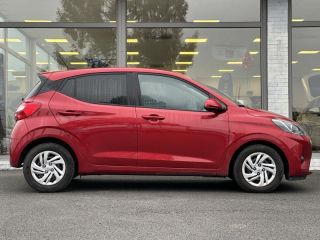 57200 : Hyundai Sarreguemines - Theobald Automobiles - HYUNDAI i10 - i10 - Dragon Red Métal - Traction - Essence