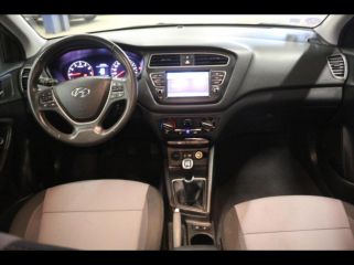 75013 : Hyundai Paris 13 - Bayard Automobiles - HYUNDAI i20 - i20 - Gris - Traction - Essence