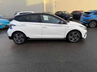 29200 : Hyundai Brest - Iroise Automobiles - HYUNDAI i20 - i20 - Atlas White/Toit+rétros Black - Traction - Essence
