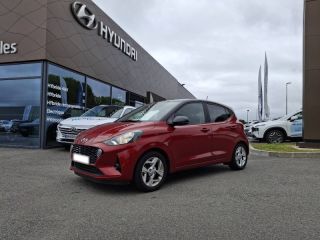 56000 : Hyundai Vannes - Park Lann Automobiles - HYUNDAI i10 - i10 - Dragon Red Métal/Toit/rétros Black - Traction - Essence