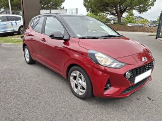 56000 : Hyundai Vannes - Park Lann Automobiles - HYUNDAI i10 - i10 - Dragon Red Métal/Toit/rétros Black - Traction - Essence