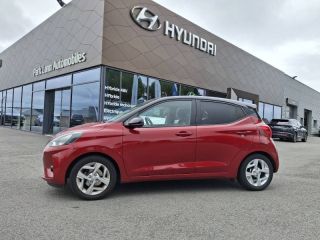 56000 : Hyundai Vannes - Park Lann Automobiles - HYUNDAI i10 - i10 - Dragon Red Métal/Toit/rétros Black - Traction - Essence