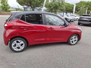 56000 : Hyundai Vannes - Park Lann Automobiles - HYUNDAI i10 - i10 - Dragon Red Métal/Toit/rétros Black - Traction - Essence