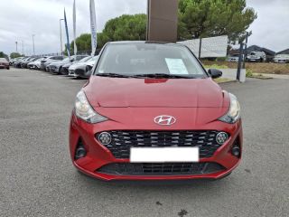 56000 : Hyundai Vannes - Park Lann Automobiles - HYUNDAI i10 - i10 - Dragon Red Métal/Toit/rétros Black - Traction - Essence