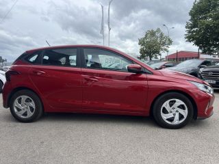 21300 : Hyundai Dijon - Privilège Automobiles - HYUNDAI i20 Initia - i20 III - dragon red - Boîte manuelle - Essence sans plomb