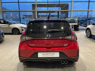 25300 : Hyundai Pontarlier - Expo Bellamy - HYUNDAI i20 - i20 - Dragon Red Métal/Toit/rétro Black - Traction - Essence/Micro-Hybride
