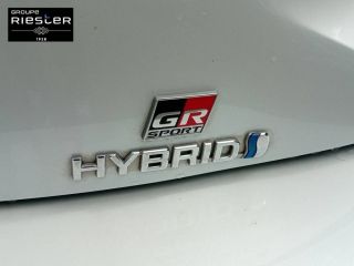 77600 : Hyundai Bussy-Saint-Georges - Protea by Riester - TOYOTA COROLLA HYBRIDE GR Sport - COROLLA XII - Blanc - Automate à fonct. Continu - Essence / Courant électrique