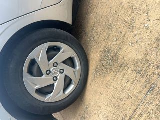 04100 : Hyundai Manosque - Pedinielli - HYUNDAI i20 Initia - i20 III - Gris - Boîte manuelle - Essence sans plomb