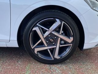 33110 : Hyundai Bordeaux Nord Le Bouscat - Sipa Automobiles - HYUNDAI i20 Creative - i20 (08/2023) - BLANC - Automate sequentiel - Essence sans plomb