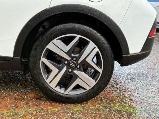 33110 : Hyundai Bordeaux Nord Le Bouscat - Sipa Automobiles - HYUNDAI BAYON Creative - BAYON (03/2021-05/2024) - Blanc - Automate sequentiel - Essence sans plomb