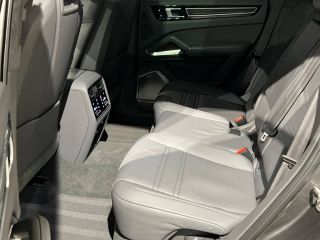 76000 : Hyundai Rouen - JFC by Mary Automobiles - PORSCHE CAYENNE COUPE Turbo S - CAYENNE III - Gris - Boîte automatique - Essence / Courant électrique