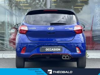 57200 : Hyundai Sarreguemines - Theobald Automobiles - HYUNDAI i10 - i10 - Intense Blue Métal/Toit/rétros Black - Traction - Essence
