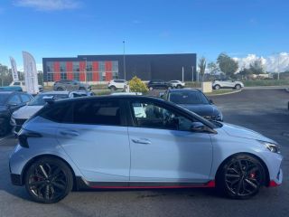 64100 : Hyundai Bayonne - Oceanic Auto - HYUNDAI i20 - i20 - Performance Blue/Toit/rétro Black - Traction - Essence