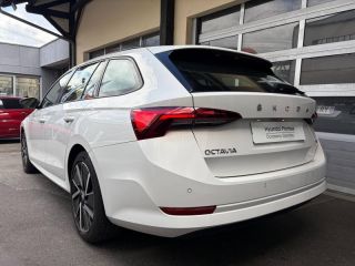 78000 : Hyundai Versailles - SOCOHY - SKODA Octavia Combi - Octavia Combi - Blanc Cristal spéciale - Traction - Hybride rechargeable : Essence/Electrique