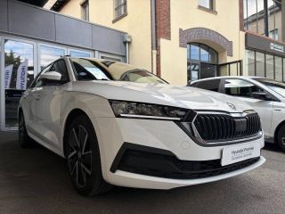 78000 : Hyundai Versailles - SOCOHY - SKODA Octavia Combi - Octavia Combi - Blanc Cristal spéciale - Traction - Hybride rechargeable : Essence/Electrique