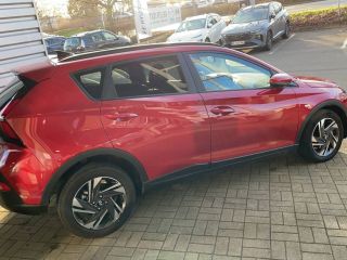 59650 : Hyundai Lille Villeneuve-d&#039;Ascq - V2 Automobiles - HYUNDAI BAYON Intuitive - BAYON - DRAGON RED - Boîte manuelle - Essence sans plomb