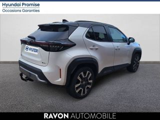 42100 : Hyundai Saint-Etienne - Ravon Automobile - TOYOTA YARIS CROSS HYBRIDE Premiere - YARIS CROSS HYBRIDE (01/2024) - Blanc - Automate à fonct. Continu - Essence / Courant électrique