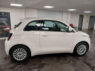 77600 : Hyundai Bussy-Saint-Georges - Protea by Riester - FIAT 500e BERLINE Nouvelle 500 - 500 III ELECTRIQUE - Blanc - Automate à fonct. Continu - Courant électrique