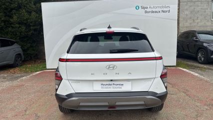 33110 : Hyundai Bordeaux Nord Le Bouscat - Sipa Automobiles - HYUNDAI KONA Creative - KONA (02/2023) - BLANC - Automate sequentiel - Essence / Courant électrique