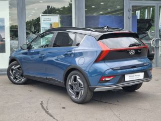 57100 : Hyundai Thionville - Théobald Automobiles - HYUNDAI Bayon - Bayon - Vibrant Blue Métal/Toit+rétros Black - Traction - Essence
