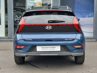 57100 : Hyundai Thionville - Théobald Automobiles - HYUNDAI Bayon - Bayon - Vibrant Blue Métal/Toit+rétros Black - Traction - Essence
