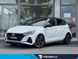 57200 : Hyundai Sarreguemines - Theobald Automobiles - HYUNDAI i20 - i20 - Atlas White Métal/Toit/rétros Black - Traction - Essence/Micro-Hybride