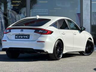 57200 : Hyundai Sarreguemines - Theobald Automobiles - HONDA Civic - Civic - Blanc Platine Nacré - Traction - Hybride : Essence/Electrique