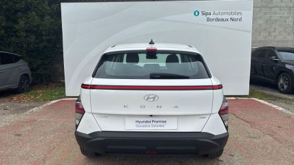 33110 : Hyundai Bordeaux Nord Le Bouscat - Sipa Automobiles - HYUNDAI KONA Intuitive - KONA (02/2023) - BLANC - Automate sequentiel - Essence / Courant électrique
