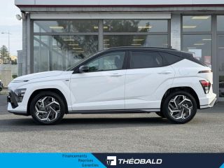 57200 : Hyundai Sarreguemines - Theobald Automobiles - HYUNDAI Kona - Kona - Atlas White/Toit/rétros Black - Traction - Hybride : Essence/Electrique