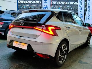 78000 : Hyundai Versailles - SOCOHY - HYUNDAI i20 - i20 - Sleek Silver Métal - Traction - Essence/Micro-Hybride