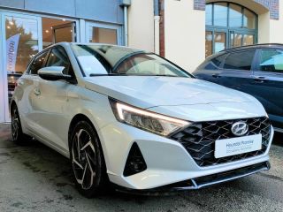 78000 : Hyundai Versailles - SOCOHY - HYUNDAI i20 - i20 - Sleek Silver Métal - Traction - Essence/Micro-Hybride