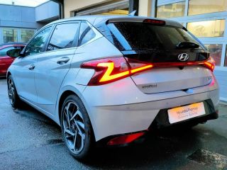 78000 : Hyundai Versailles - SOCOHY - HYUNDAI i20 - i20 - Sleek Silver Métal - Traction - Essence/Micro-Hybride