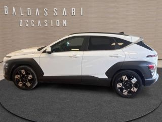 83130 : Hyundai Toulon - Autodif SAS - Groupe BALDASSARI - HYUNDAI KONA Executive - KONA II - BLANC - Automate sequentiel - Essence / Courant électrique