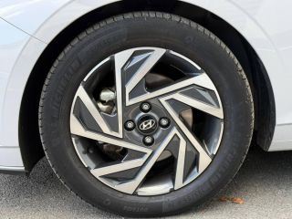 14100 : Hyundai Lisieux - Trajectoire Automobiles - HYUNDAI i20 - i20 - Lumen Gray Métal - Traction - Essence