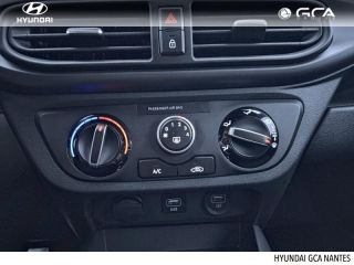 44800 : Hyundai NANTES SAINT HERBLAIN - GCH NANTES - HYUNDAI i10 - i10 - Sleek Silver Métal/Toit/rétros Black - Traction - Essence