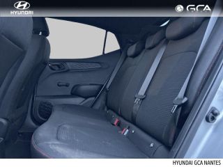 44800 : Hyundai NANTES SAINT HERBLAIN - GCH NANTES - HYUNDAI i10 - i10 - Sleek Silver Métal/Toit/rétros Black - Traction - Essence