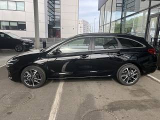 45000 : Hyundai Orléans Motors - HYUNDAI i30 SW - i30 SW - Abyss Black métal - Traction - Essence