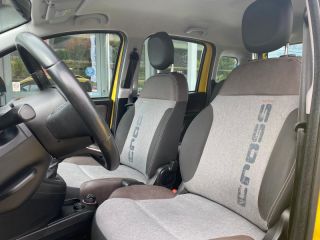 50300 : Hyundai Avranches - GCA - FIAT Panda 4x4 Cross - Panda 4x4 Cross - Jaune Sole  Pastel Extra-Série - Transmission intégrale - Essence