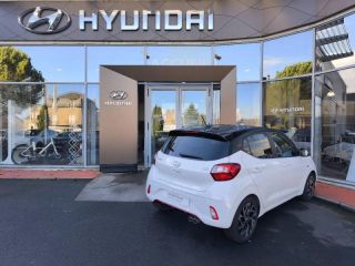 19100 : Hyundai Brive-la-Gaillarde - Garage Pouget - HYUNDAI i10 - i10 - Polar White/Toit/rétros Black - Traction - Essence