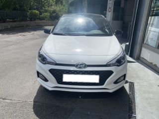 75013 : Hyundai Paris 13 - Bayard Automobiles - HYUNDAI i20 - i20 - Polar White Métal/Toit/rétros Black - Traction - Essence
